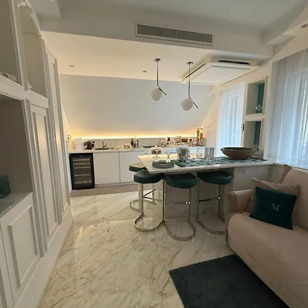 Апартаменти Maison Lady Claudia Luxury