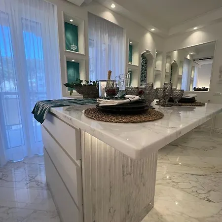 Maison Lady Claudia Luxury 公寓 索伦托